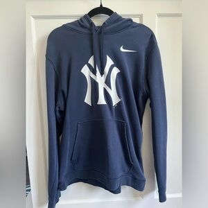 Nike MLB Men’s New York Yankees Sweatshirt